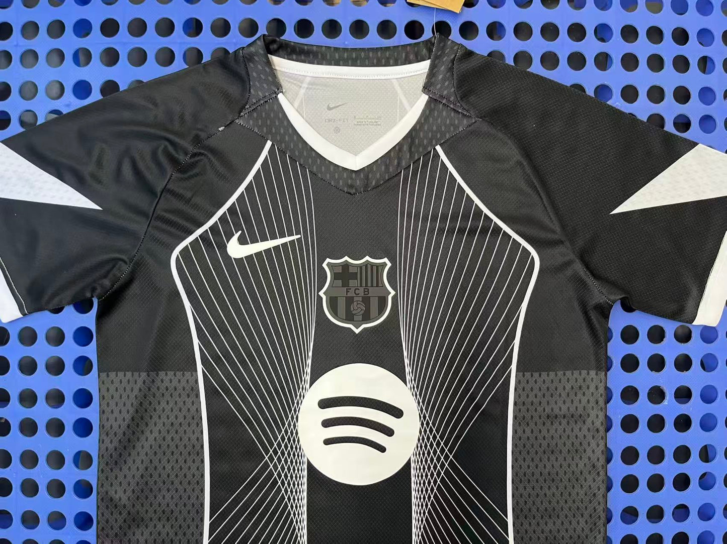 FC BARCELONA - BLACK AND WHITE